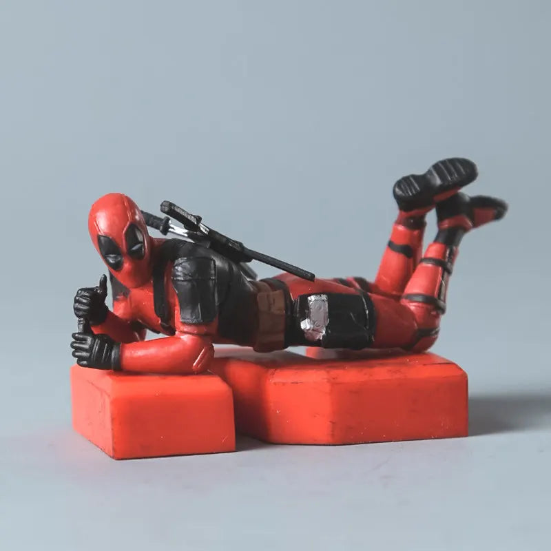 Figura de acción de Anime Deadpool, modelo de postura sentada, x-men, Mini muñeca, decoración, colección de plástico, estatuilla, juguete para niños, regalo