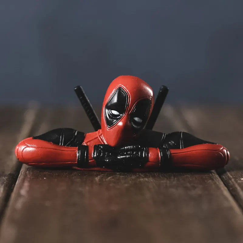 Figura de acción de Anime Deadpool, modelo de postura sentada, x-men, Mini muñeca, decoración, colección de plástico, estatuilla, juguete para niños, regalo