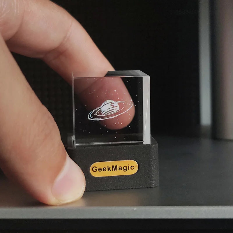 GeekMagic GIFTV Pantalla de fotos de cubo de cristal, estación meteorológica inteligente de escritorio holográfica, reloj Digital con álbum de animaciones GIF